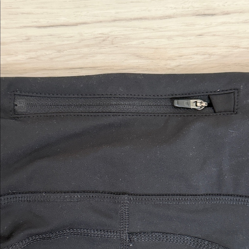 Nike Women’s Black cropped Leggings with White Swoosh size small - Picture 8 of 12